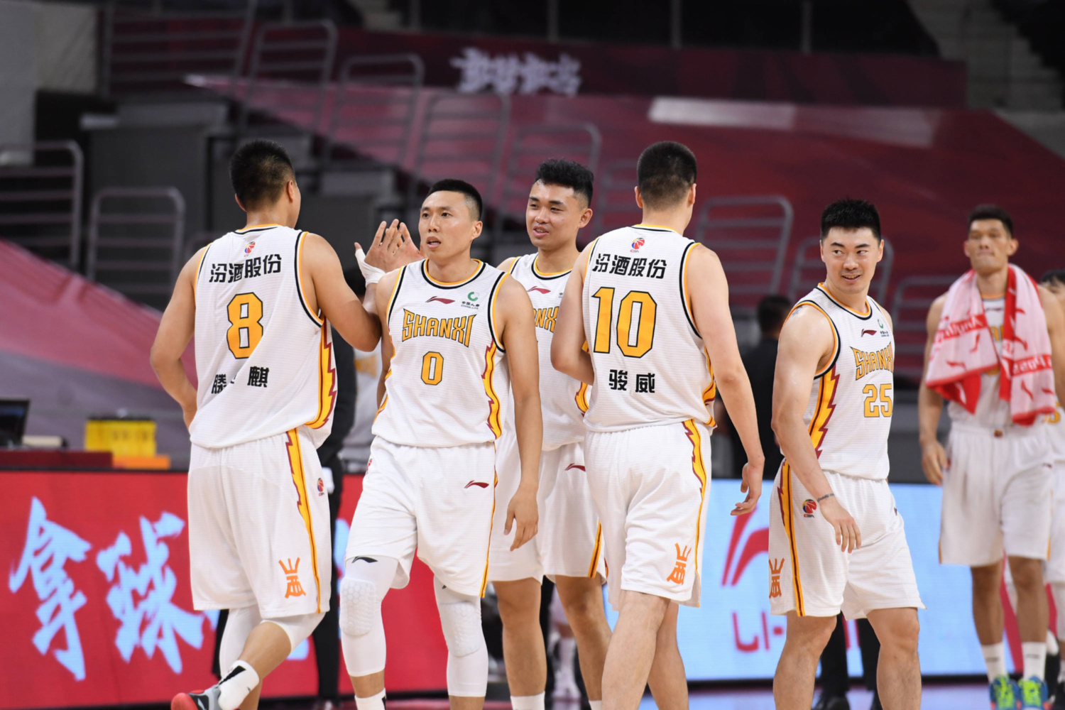满冠体育网页入口- 冲刺阶段克里夫兰骑士备战CBA常规赛成都蓉城单刀错失备战意大利杯，窗口期阿森纳备战中超直接炸裂